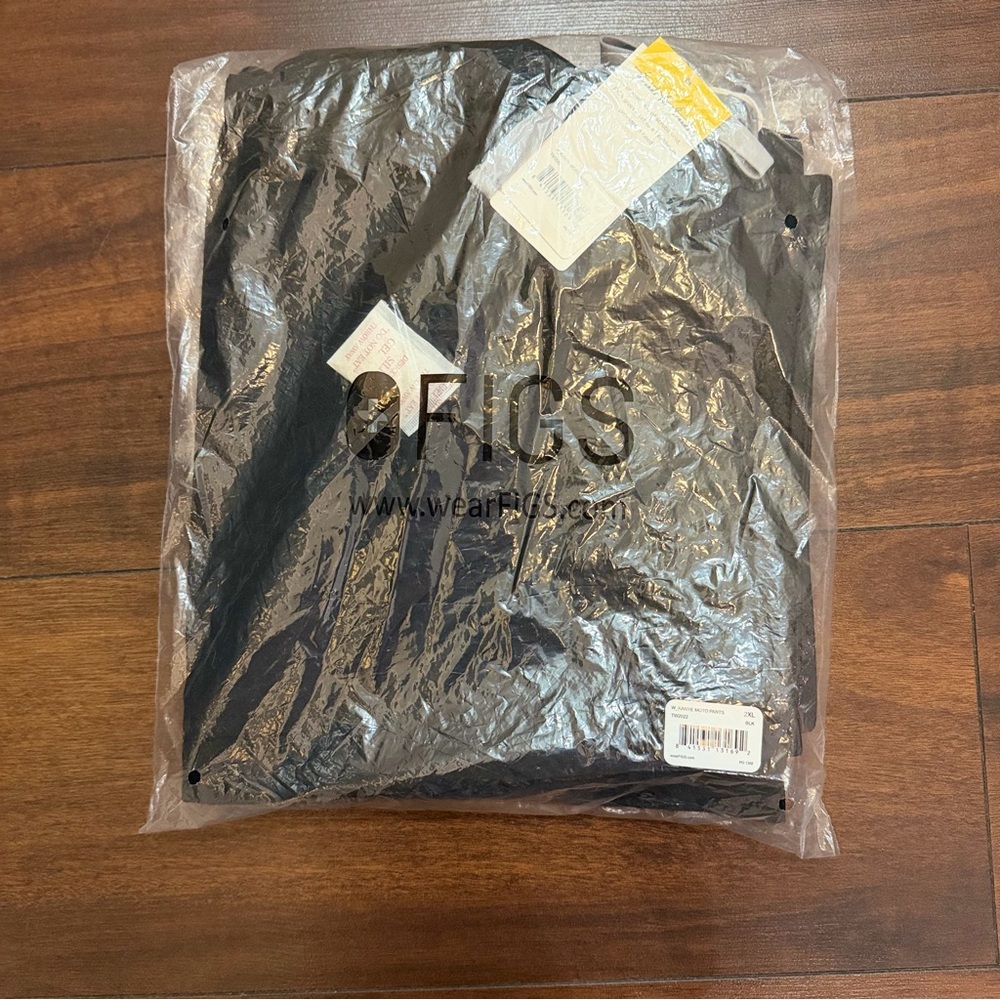 FIGS Moto Limited Edition Scrub Pants - Picture 2 of 3